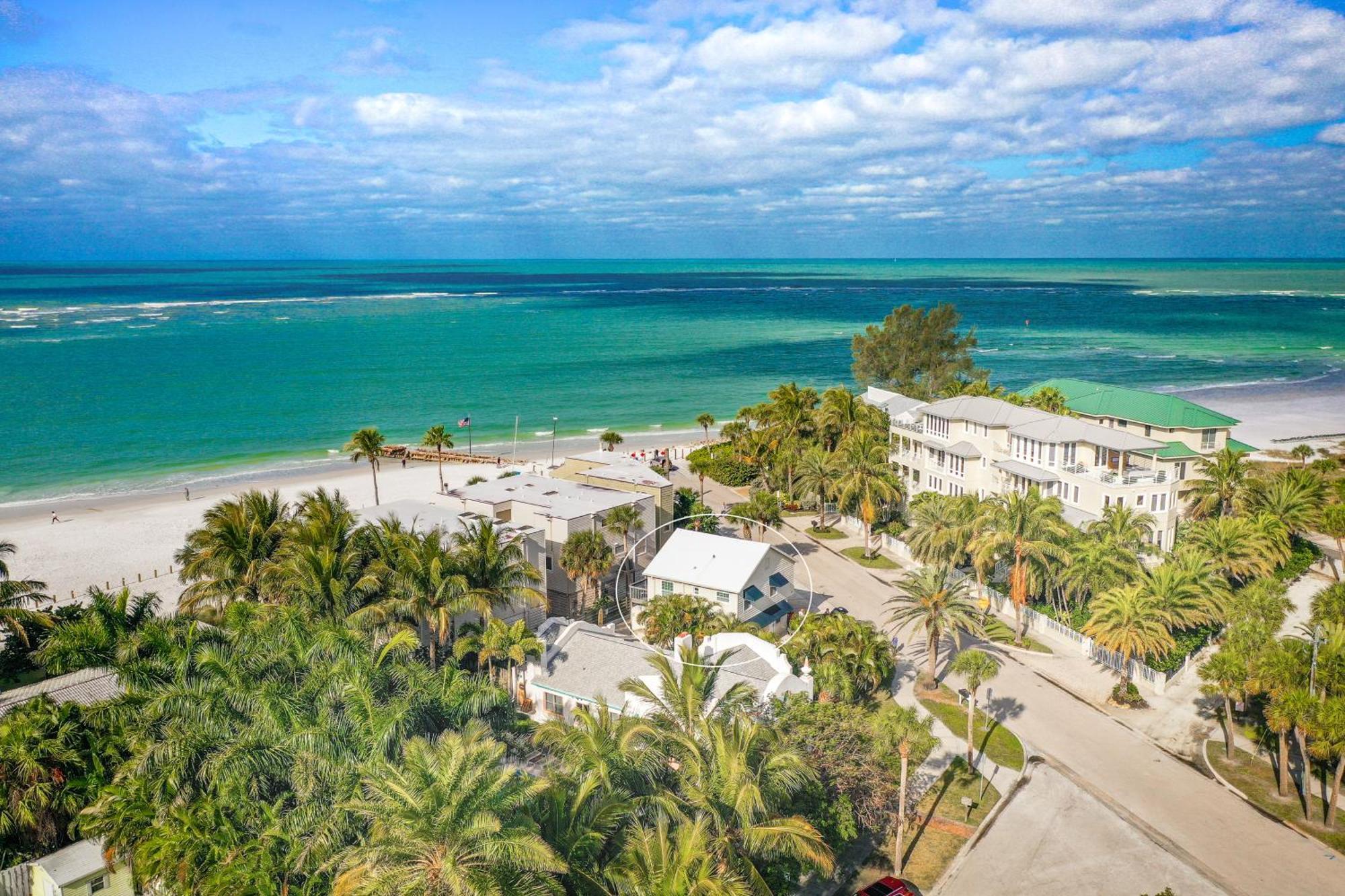 Parrot Beach Cottages Siesta Key Oda fotoğraf